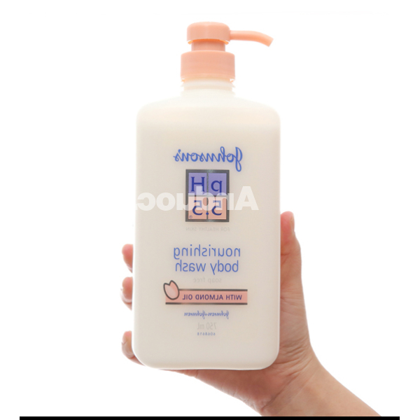Sữa tắm Johnson's pH 5.5 dưỡng thể với dầu hạnh nhân giúp da mềm mại chai 750ml
