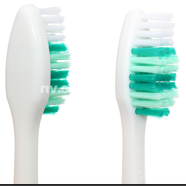 Bàn chải đánh răng Oral-B Classic UltraClean lông mềm vỉ 3 cây