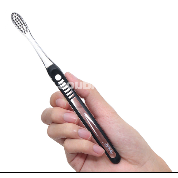 Bàn chải đánh răng Oral B trà đen siêu mềm mảnh (vỉ 1 cây)