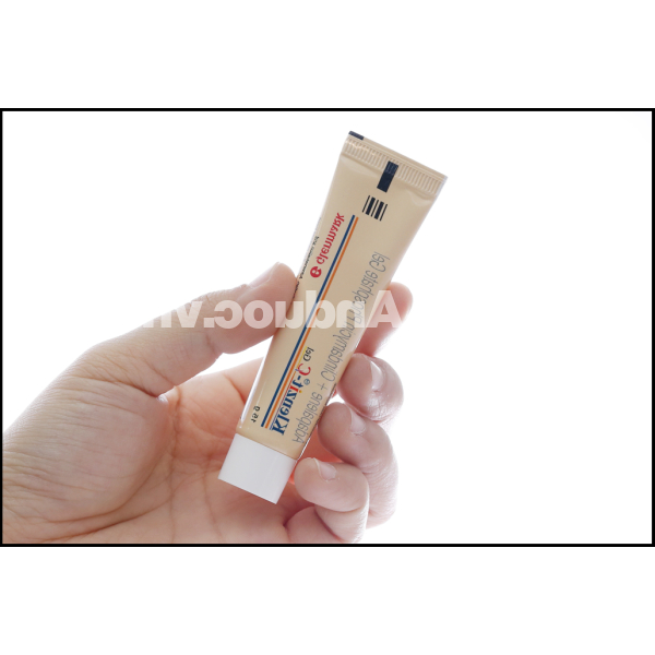 Klenzit-C Gel trị mụn trứng cá tuýp 15g