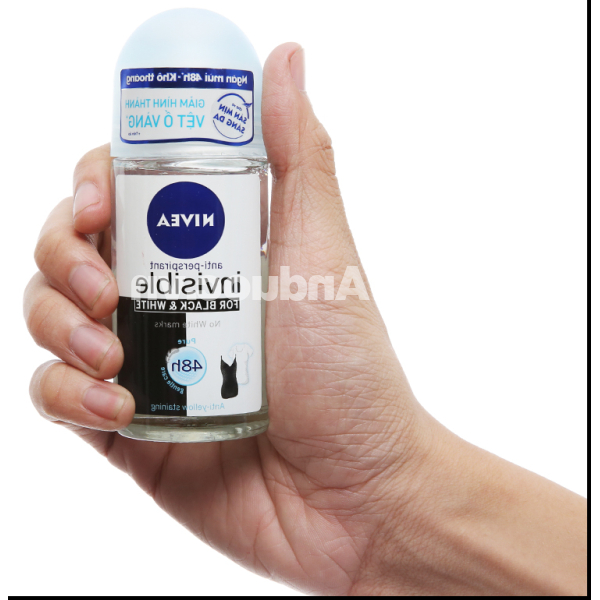 Lăn khử mùi Nivea Invisible giảm vệt ố vàng trên áo chai 50ml