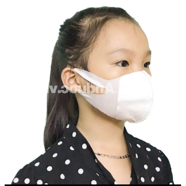 Khẩu trang y tế trẻ em Unicharm 3D Mask Kids màu trắng gói 3 cái