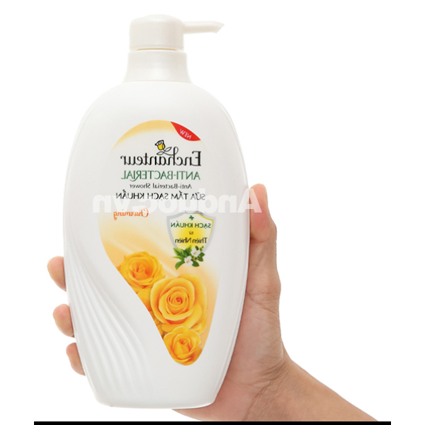 Sữa tắm Enchanteur hương nước hoa giúp sạch khuẩn da chai 650g
