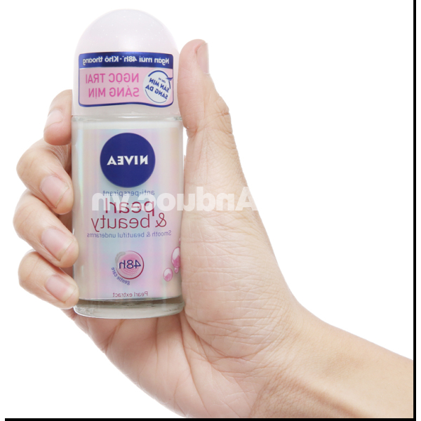 Lăn khử mùi Nivea pearl & beauty dưỡng da sáng mịn chai 50ml