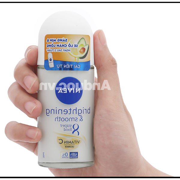 Lăn khử mùi Nivea Brightening & Smooth Vitamin C se khít lỗ chân lông chai 50ml