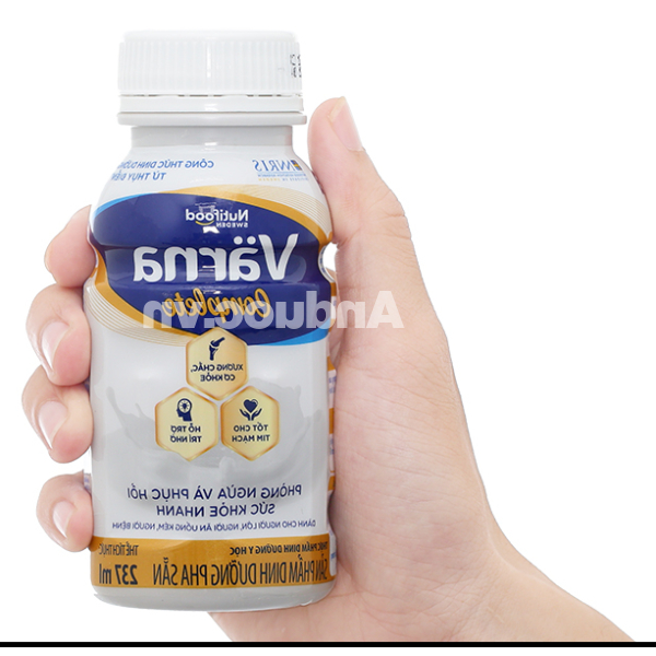 Sữa bột pha sẵn Nutifood Varna Complete giúp bổ sung dinh dưỡng lốc 6 chai x 237ml