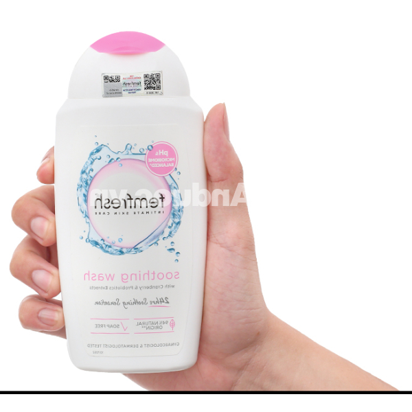 Dung dịch vệ sinh phụ nữ Femfresh Soothing Wash làm sạch, diệt khuẩn chai 250ml