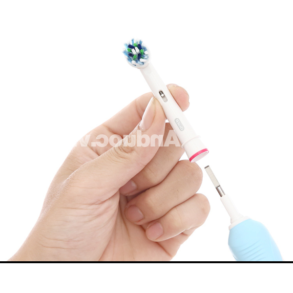 Bàn chải điện Oral-B Pro 500 CrossAction D16.513