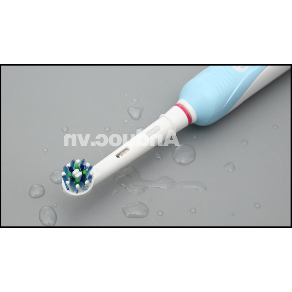 Bàn chải điện Oral-B Pro 500 CrossAction D16.513