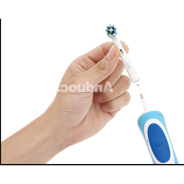 Bàn chải điện Oral-B Vitality Plus CrossAction Blue D12.513