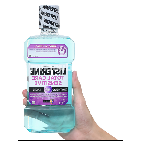 Nước súc miệng Listerine Total Care Sensitive hơi thở thơm mát chai 750ml